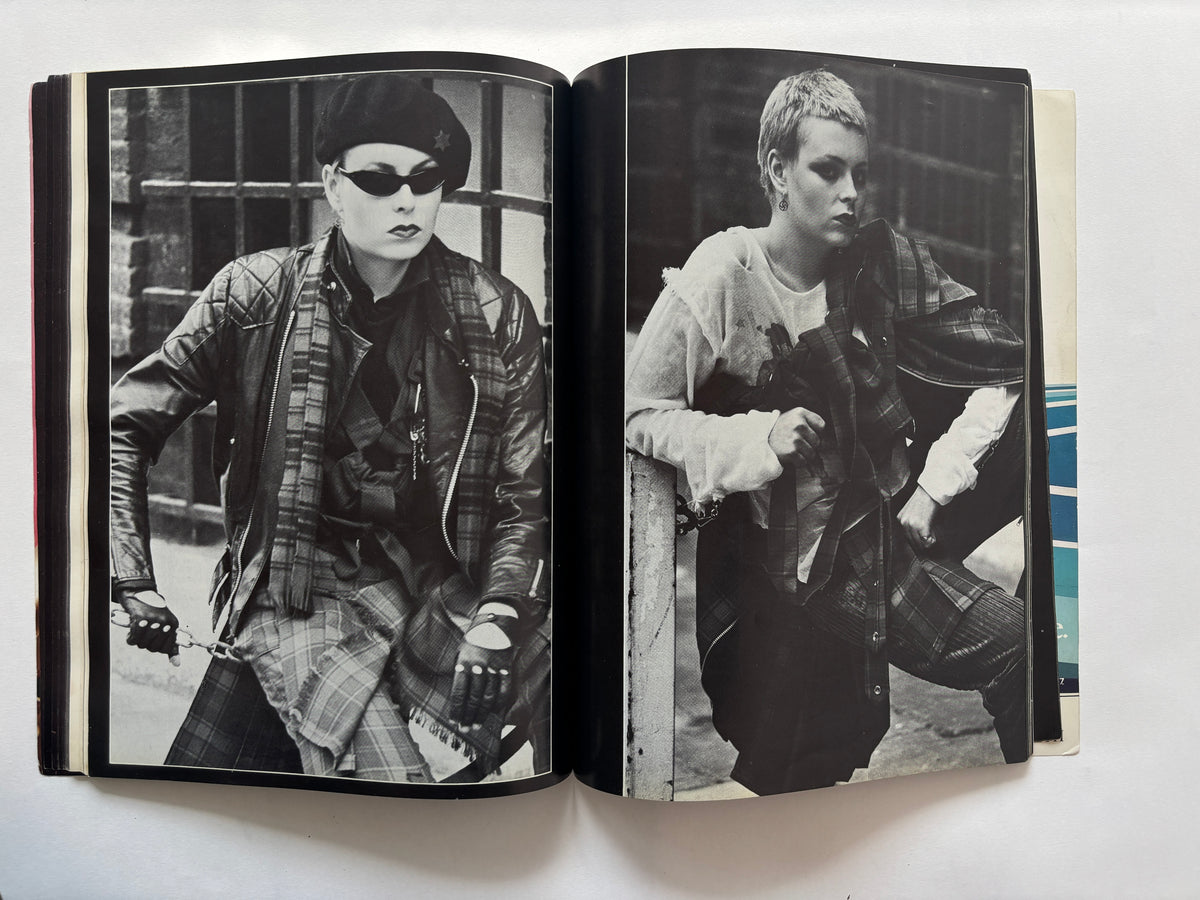 Deluxe #1 / Vivienne Westwood, Allen Jones et al / 1977 / Deluxe Publications